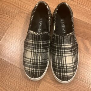 Magellan Outdoors Black and White Loafers Slip-Ons